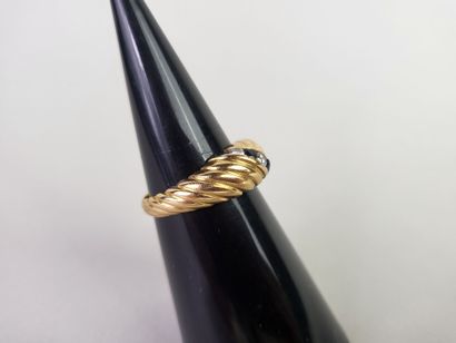 18K (750°/°°) yellow gold ring set with small...
