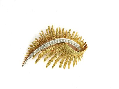 BROCHURE LEAF in yellow gold 750 thousandths...