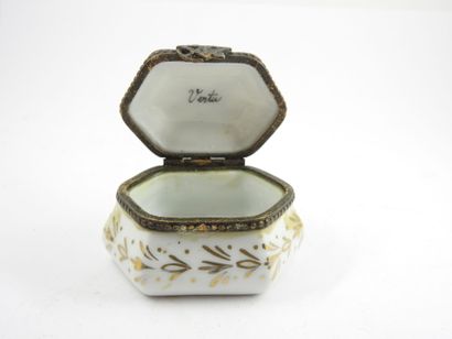SMALL pill box in white porcelain with masonic...