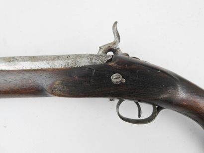 SPAIN. Percussion pistol, walnut frame, round...