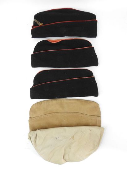 FRANCE. Lot of 4 police caps model 1946 of...