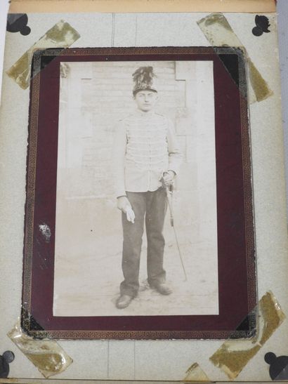 PHOTO ALBUM. Album format 19 X 26 cm, containing...