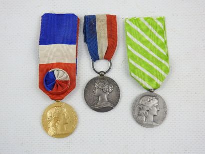 DECORATIONS. FRANCE. Lot of 3 medals of honor...