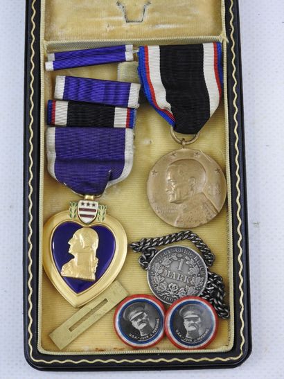 DECORATIONS. USA. PURPLE HEART décernée à...