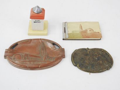 SOUVENIRS 14-18. Lot d'objets commémoratifs...