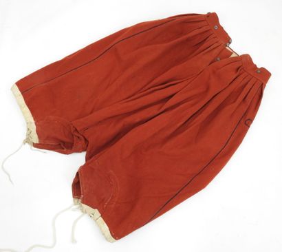 FRANCE. ZOUAVE uniform of the 1st regiment...