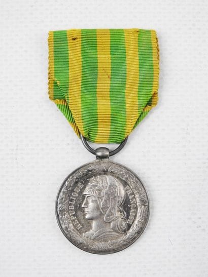 DECORATIONS. FRANCE. Medal of China 1883-1885...