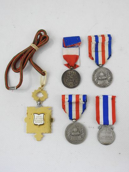 DECORATIONS. FRANCE. Lot of 4 metal medals,...