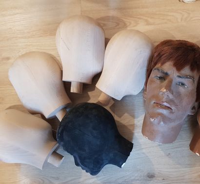
Lot of 5 busts in foam, canvas and wood,...
