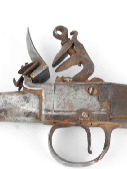 FRANCE. Steel flintlock chest pistol, round...