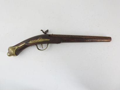 NORTH AFRICA. Percussion pistol, walnut frame,...