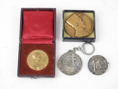 MEDALS. FRANCE. Lot of the same origin including...