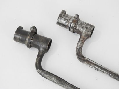 FRANCE. Lot of two bayonets with socket model...