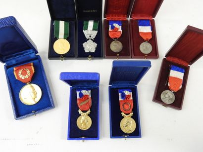 DECORATIONS. FRANCE. Lot of medals of honor...