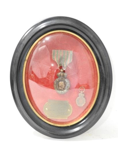 DECORATIONS. FRANCE. Medal of St-Helena and...