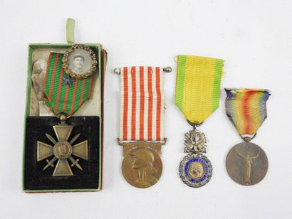 DECORATIONS. FRANCE. War cross 1914-1917...