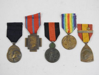 DECORATIONS. BELGIUM. Lot of 5 medals 14-18:...