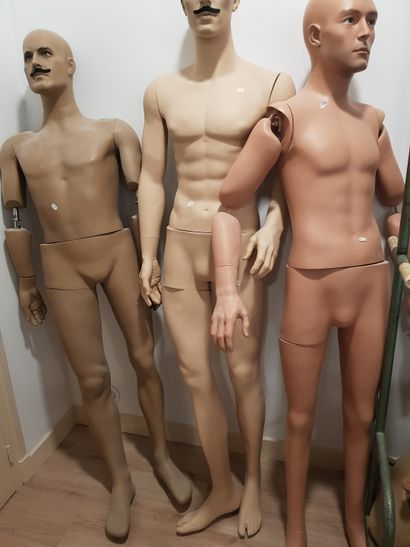 
Lot de 3 mannequins en plastique, fabrication...