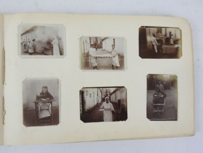 PHOTO ALBUM. Album format 15 X 24 cm containing...