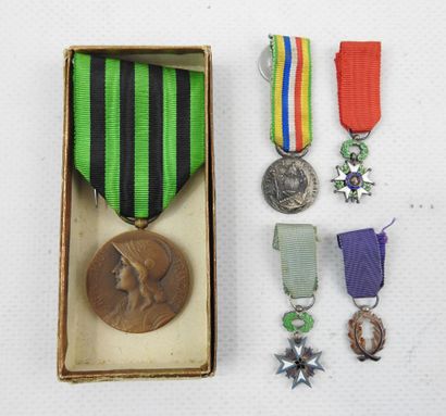 DECORATIONS. FRANCE. Lot consisting of the...