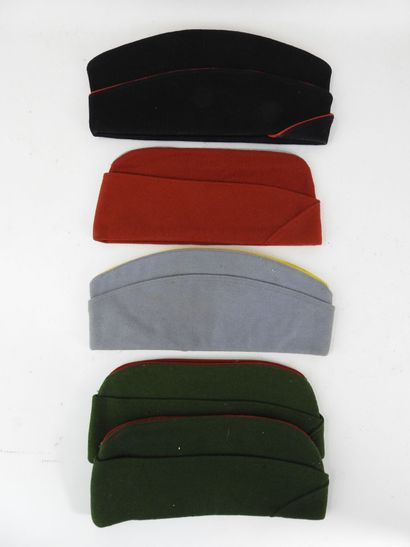 FRANCE. Lot of 5 police caps model 1946 and...