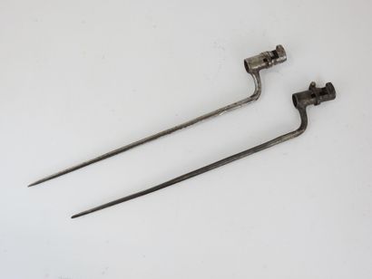 FRANCE. Lot of two bayonets with socket model...