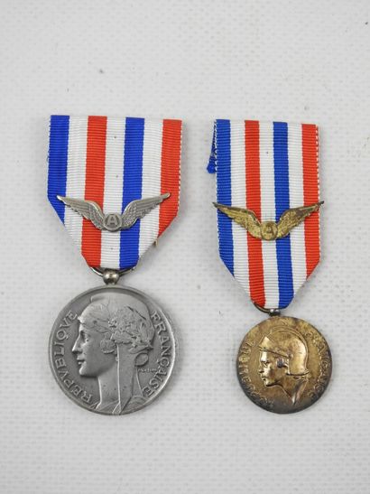 DECORATIONS. FRANCE. Lot of 2 medals of the...