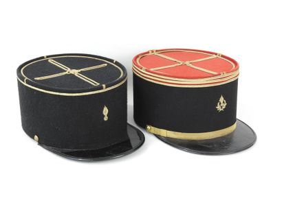 FRANCE. Lot of 2 kepi, captain of infantry,...