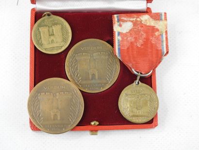 DECORATIONS. FRANCE. Medal of Verdun, lot...