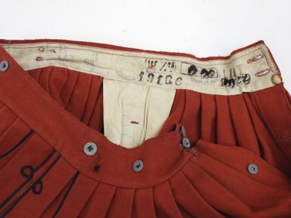FRANCE. ZOUAVE uniform of the 1st regiment...