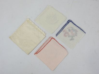 FRANCE. Lot de 4 mouchoirs brodés 