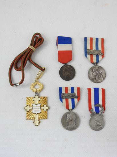 DECORATIONS. FRANCE. Lot of 4 metal medals,...