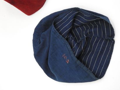 FRANCE. ZOUAVE uniform of the 1st regiment...