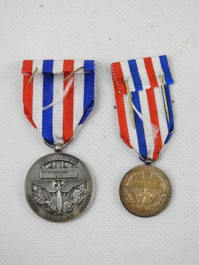 DECORATIONS. FRANCE. Lot of 2 medals of the...