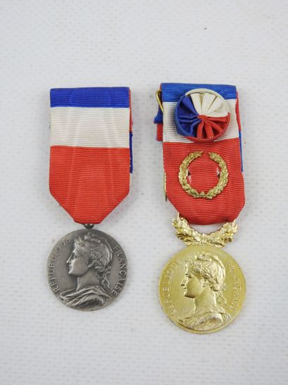 DECORATIONS. FRANCE. Lot of 2 medals of honor,...