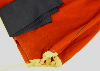 FRANCE. ZOUAVE uniform of the 1st regiment...