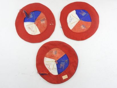 FRANCE. Lot de 3 bérets de conscrits en feutrine...