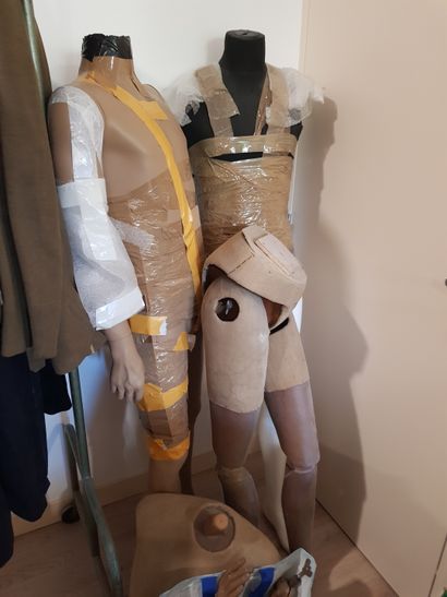 
Lot of 3 plastic mannequins without heads...