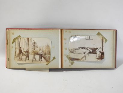 PHOTO ALBUM. Album format 19 X 26 cm, containing...