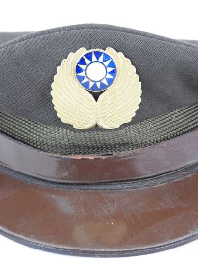 UNITED STATES. Officer's cap in dark khaki...