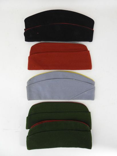 FRANCE. Lot of 5 police caps model 1946 and...