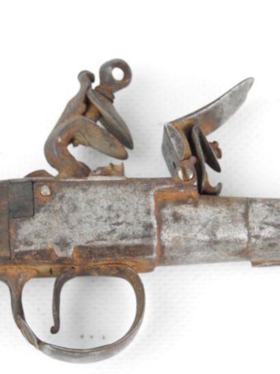 FRANCE. Steel flintlock chest pistol, round...