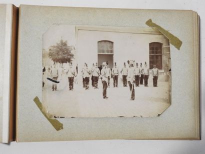 PHOTO ALBUM. Album format 19 X 26 cm, containing...
