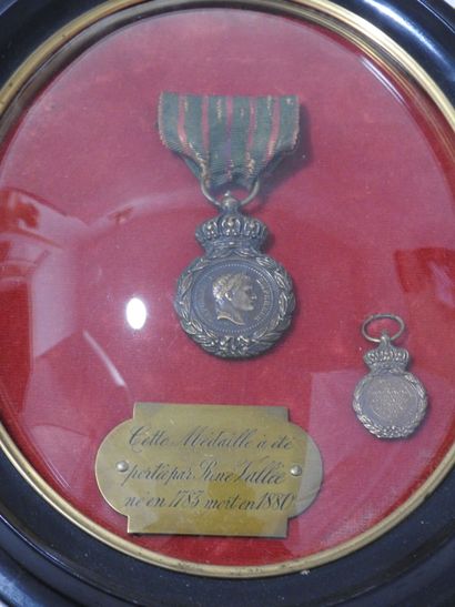 DECORATIONS. FRANCE. Medal of St-Helena and...