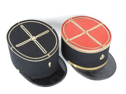 FRANCE. Lot of 2 kepi, captain of infantry,...