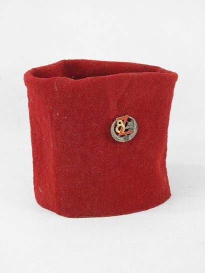 FRANCE. Chechia in madder wool with badge...