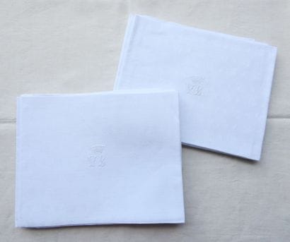 Nine napkins damask of Clovers with four...
