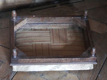 Footrest in natural wood. End of the XIXth...
