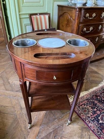 Mahogany and mahogany veneer refreshment...