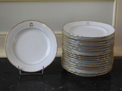 Suite of eighteen porcelain plates enamelled...